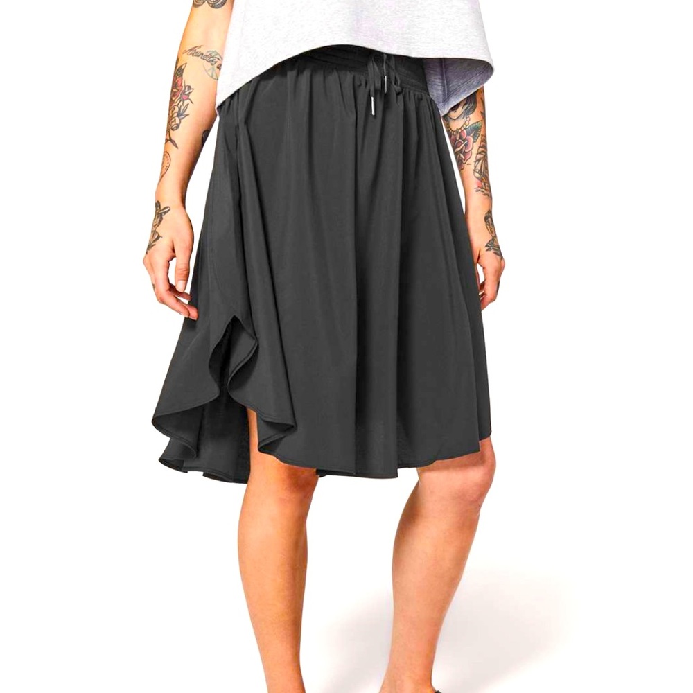 Lululemon the every day skirt, size 6 black